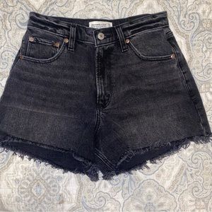 Abercrombie & Fitch 90s Relaxed Cutoff Jean Shorts